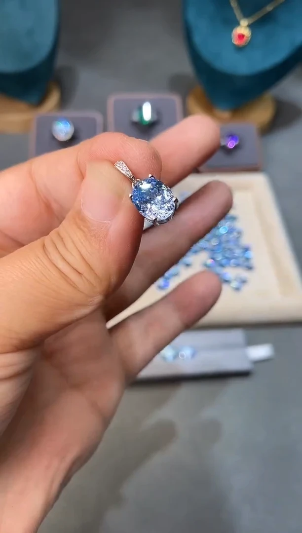 银S925镶嵌颈饰海蓝宝石......