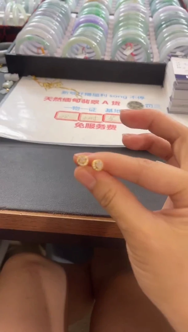 翡翠未镶嵌耳钉Y***a多样性发一