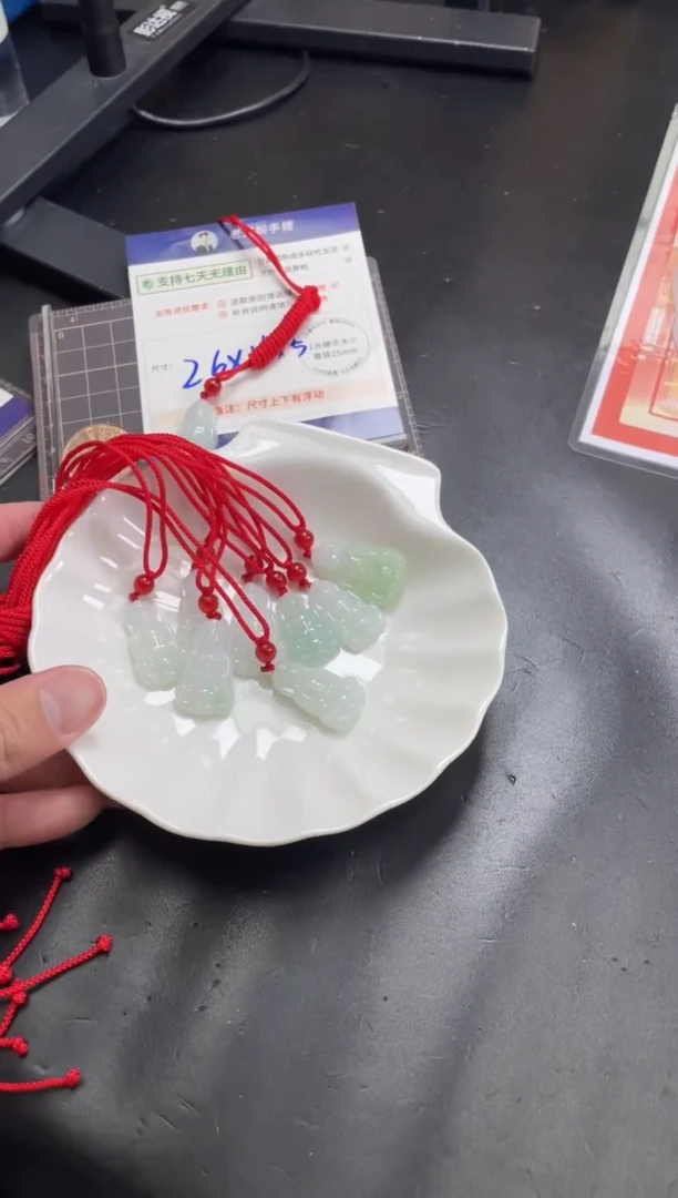 【闪购商品】翡翠挂件未镶嵌小观音配绳/多样性发其一CP