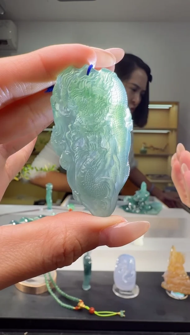 吊坠(赠链)未镶嵌翡翠龙牌