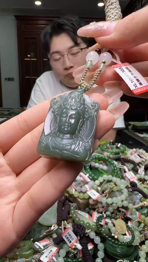 颈饰未镶嵌和田玉多样性发一