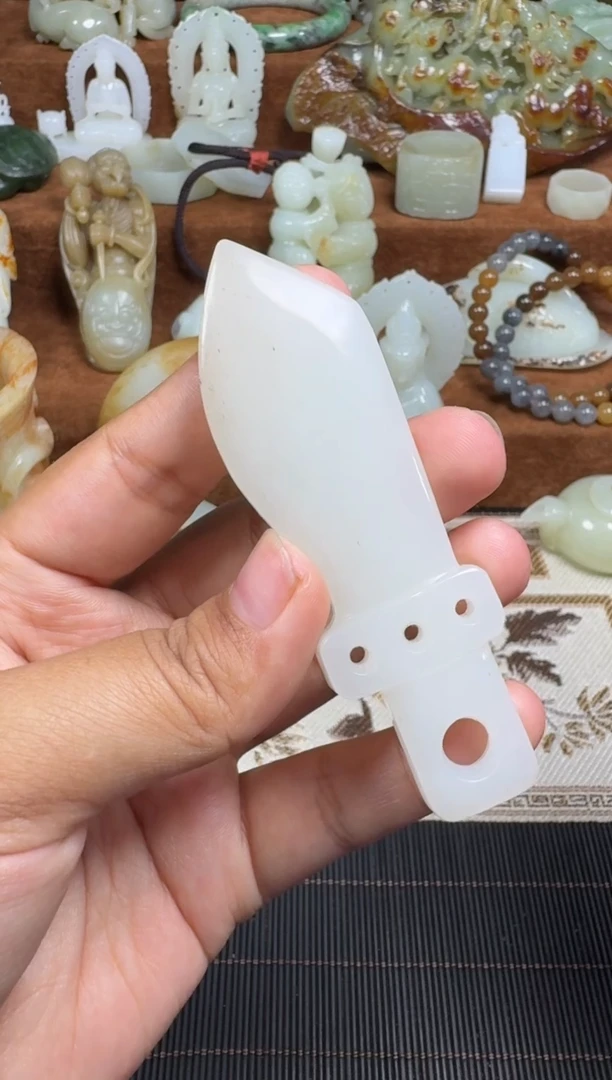 颈饰未镶嵌和田玉1
