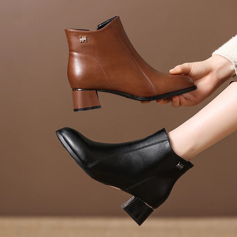 秋冬季女鞋加绒保暖真皮女款粗跟短靴中跟百搭冬天靴子6607-1