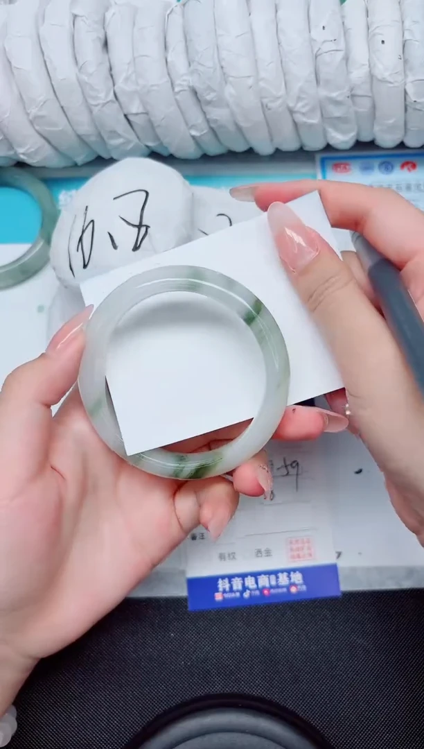 石英质玉手镯未镶嵌114-58