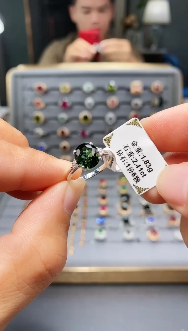 18K金镶嵌戒指碧玺2.41.