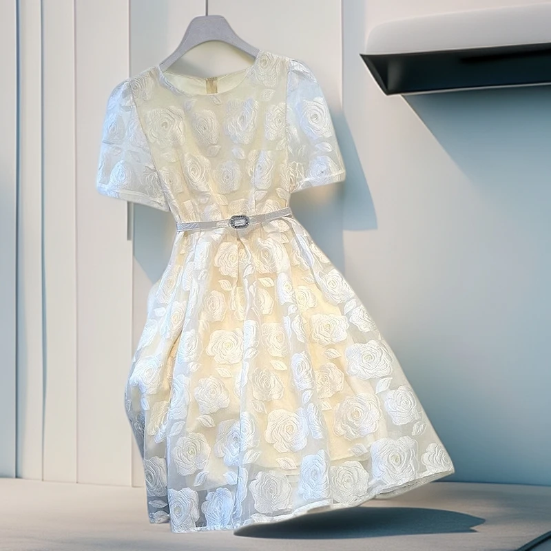 气质名媛连衣裙夏显瘦裙子约会温柔风法式高级感茶歇女刺绣拼接