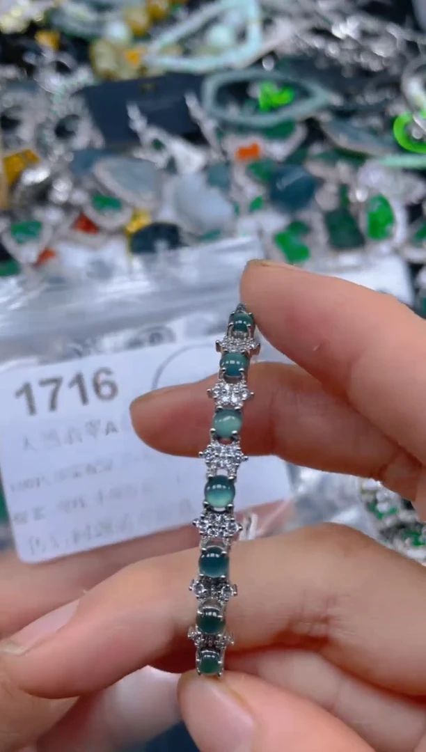 翡翠未镶嵌吊坠(不含链)1716