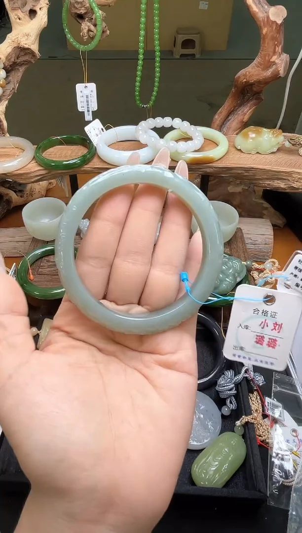 未镶嵌手镯和田玉向*乐吐拉牧场 61圈 9009235