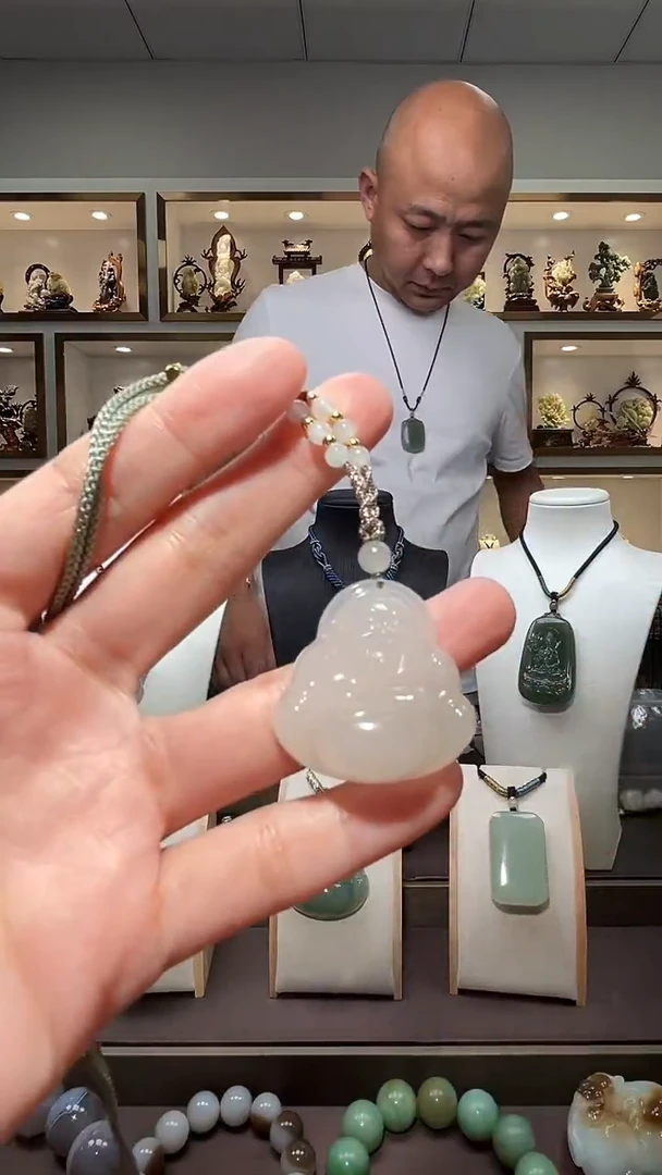 和田玉未镶嵌颈饰苏