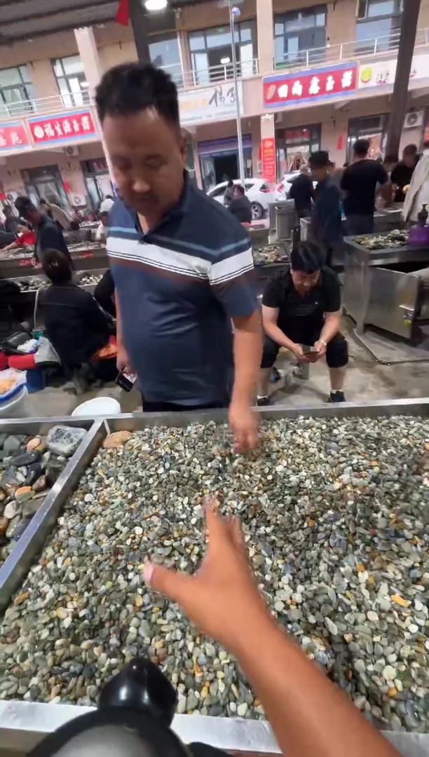 未镶嵌和田玉（糖玉）挂件和田玉