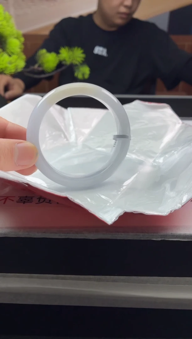 翡翠手镯未镶嵌纯天然A货翡翠手镯