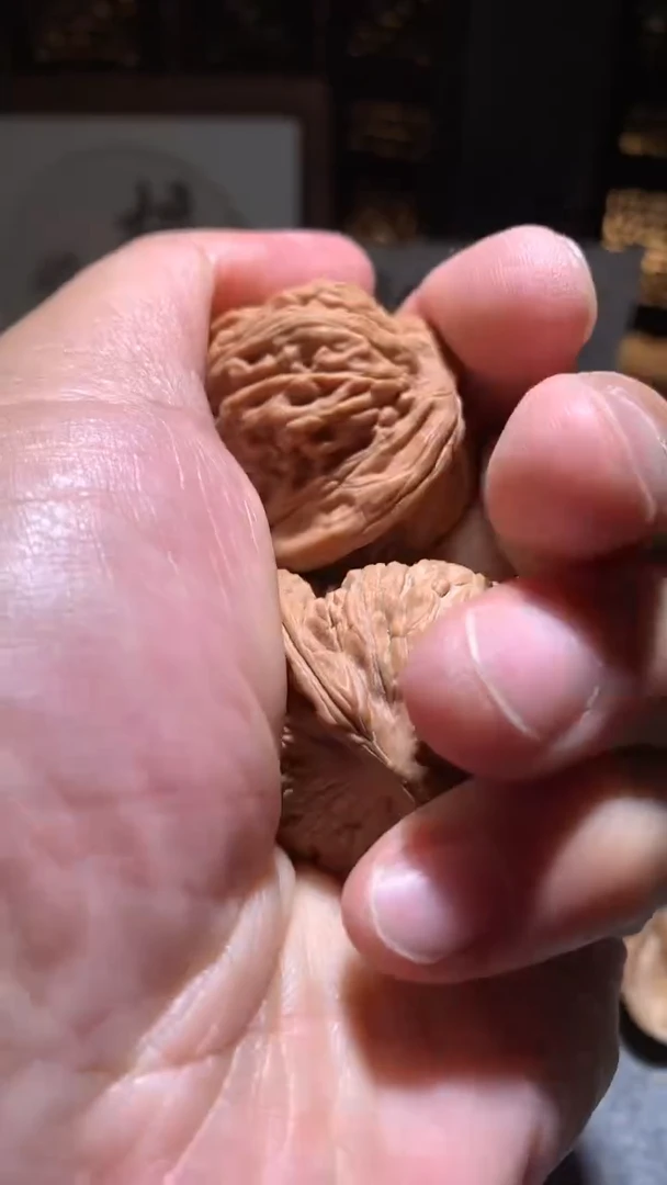 文玩核桃把件【核缘雅趣】38左右汉高楼，原桩 同尺寸随机发