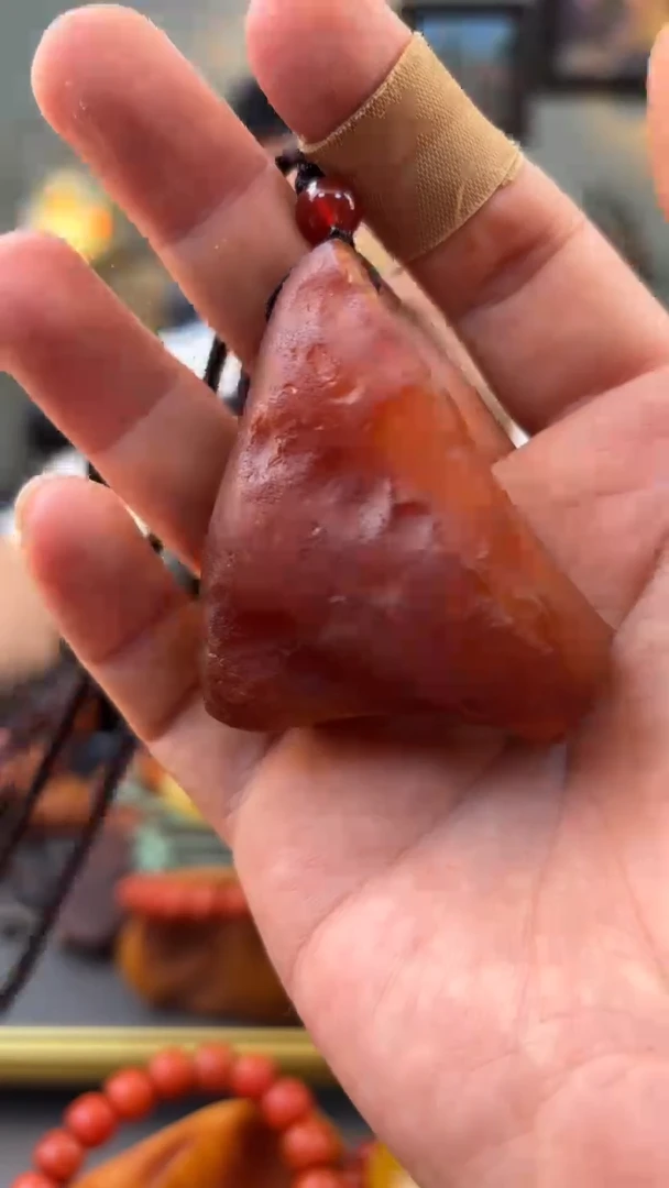 未镶嵌颈饰琥珀吊坠