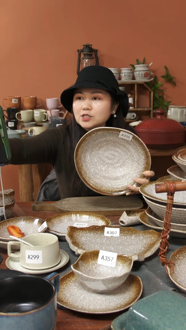 陶瓷A336 一只陶瓷粗陶异形贝壳面碗可能微瑕