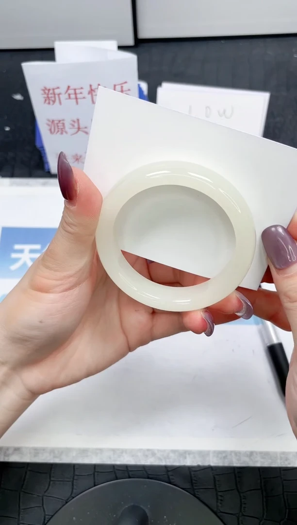 【闪购商品】石英质玉手镯未镶嵌72-52