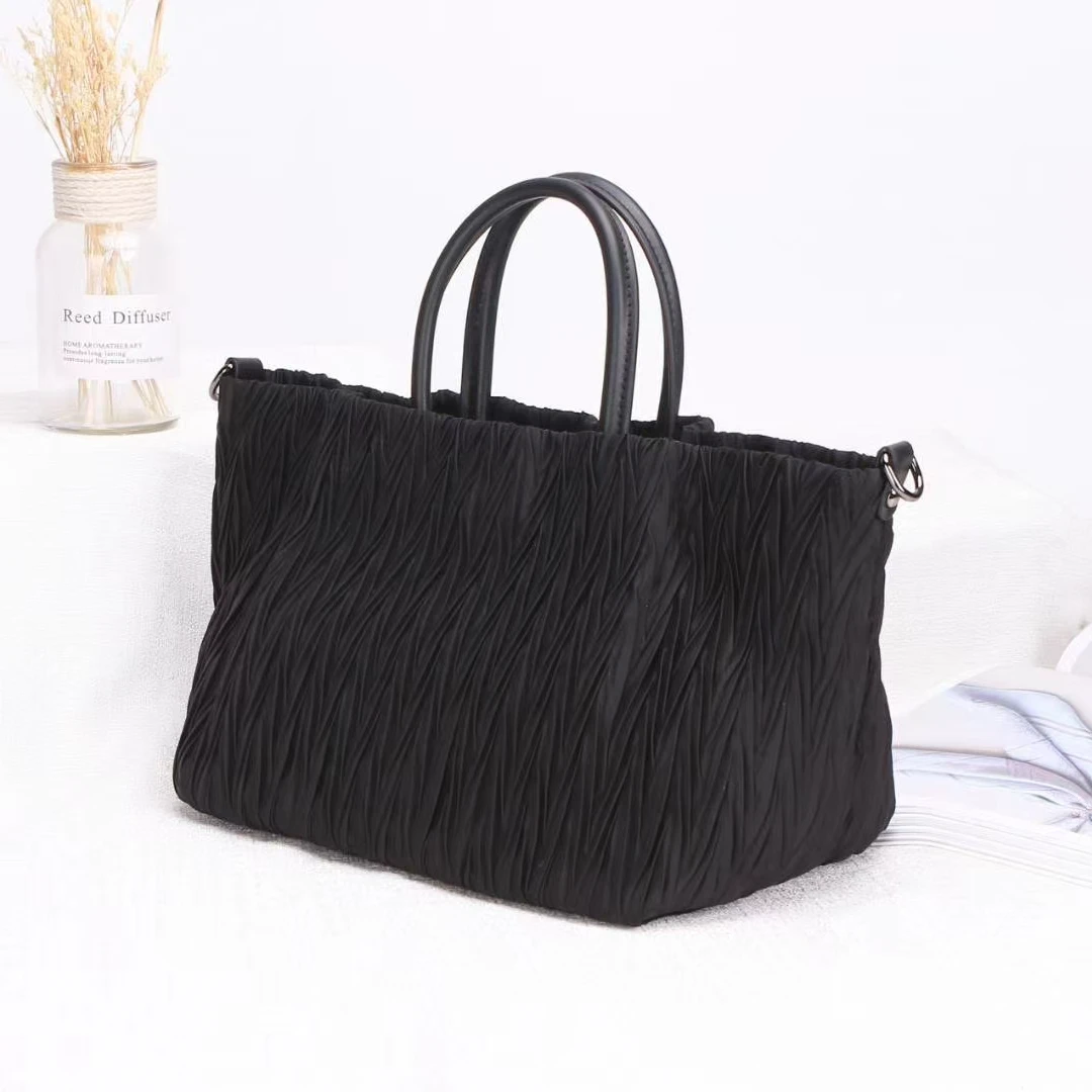 【慧丽心选】春季小众设计师女式斜跨手提通勤褶皱尼龙牛津布托特包