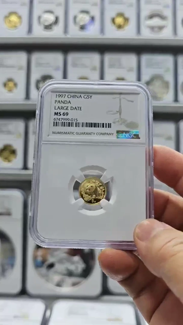 【闪购商品】纯金1997年熊猫金币1.55克NGC69