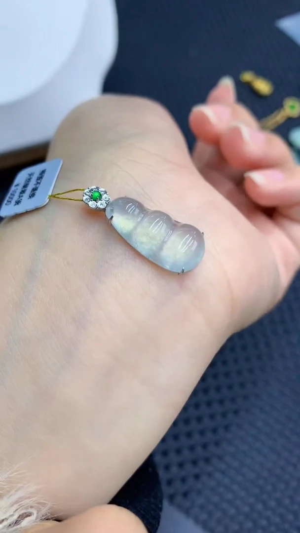 【闪购商品】翡翠颈饰18K金镶嵌            8