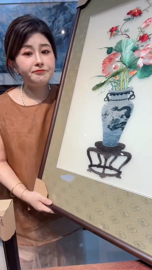 织绣龙瓶荷花不是框中框