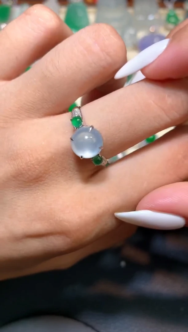 18K金镶嵌戒指翡翠1