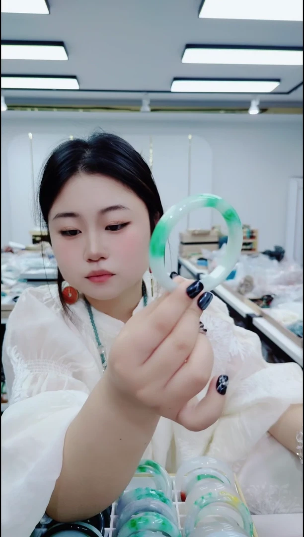 树脂制品2146白底青手镯