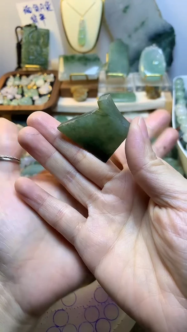 未镶嵌挂件翡翠“****u 缅甸A货翡翠，没有运费险