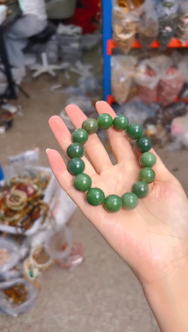 吊坠菩提根/象牙果帝王绿单圈手串