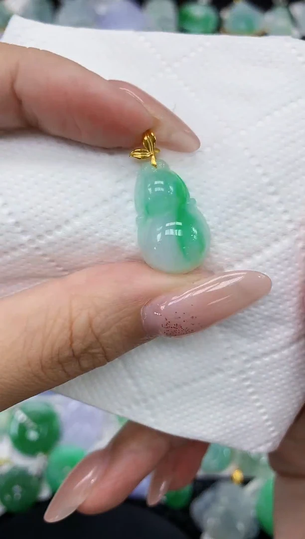 颈饰18K金镶嵌翡翠1111111111