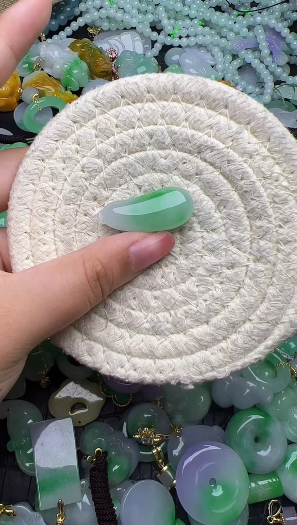 翡翠未镶嵌颈饰天然缅甸翡翠吊坠