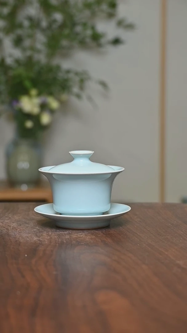 手拉马蹄盖碗100毫升 微瑕 天青釉 朱家款