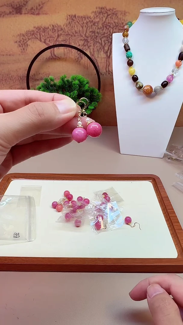 14K金镶嵌菱锰矿（红纹石）耳钉E35