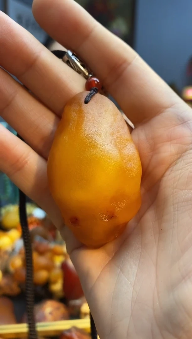 未镶嵌颈饰琥珀吊坠