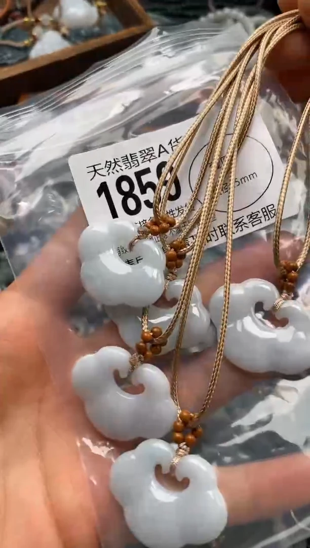 翡翠未镶嵌颈饰多样性发其一1859