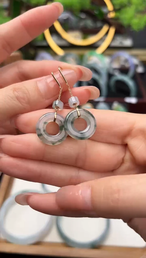 18K金镶嵌翡翠耳饰耳饰