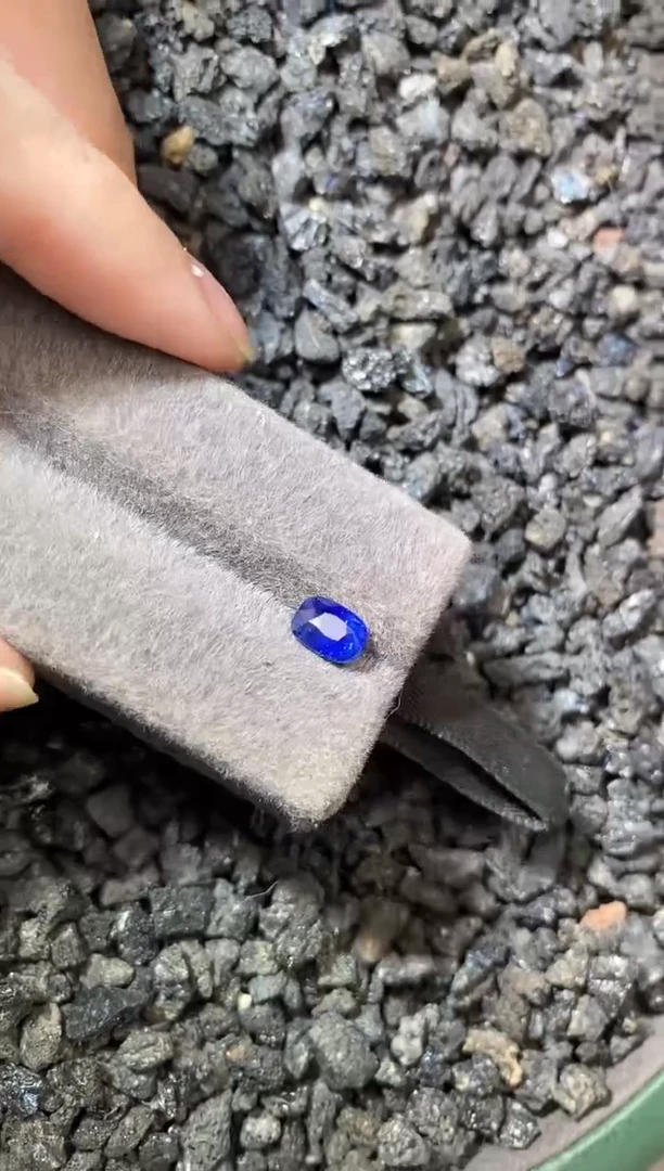 蓝宝石裸石未镶嵌皇家蓝1.38ct