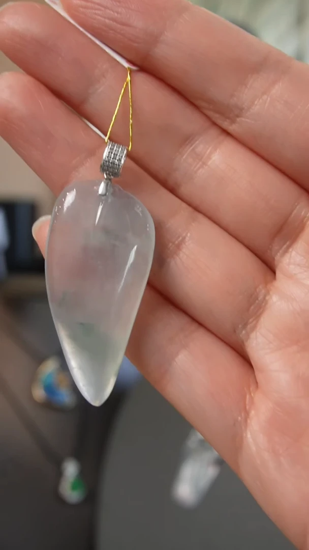 【闪购商品】翡翠吊坠(不含链)18K金镶嵌天然缅甸翡翠吊坠