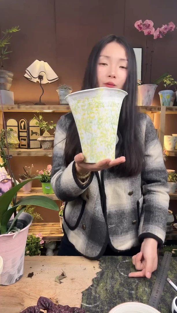 以实际为准编号  396景德镇手工手绘花盆