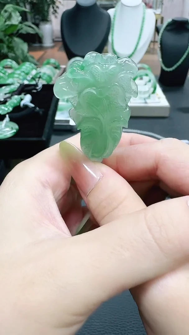 未镶嵌1石英质玉（非洲翠）/8681