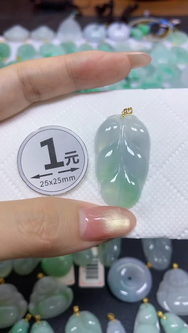 颈饰18K金镶嵌翡翠天然翡翠A货