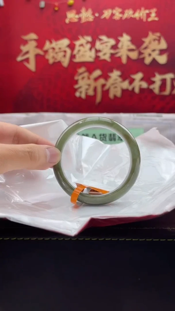 【闪购商品】翡翠手镯未镶嵌13翡翠手镯（微瑕）