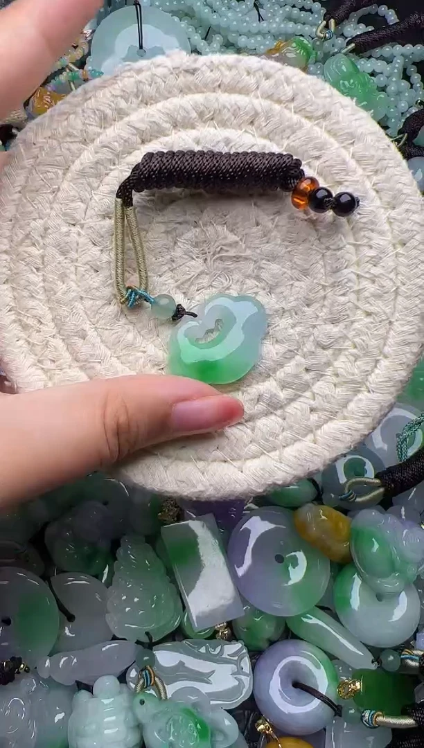翡翠未镶嵌颈饰天然缅甸翡翠吊坠
