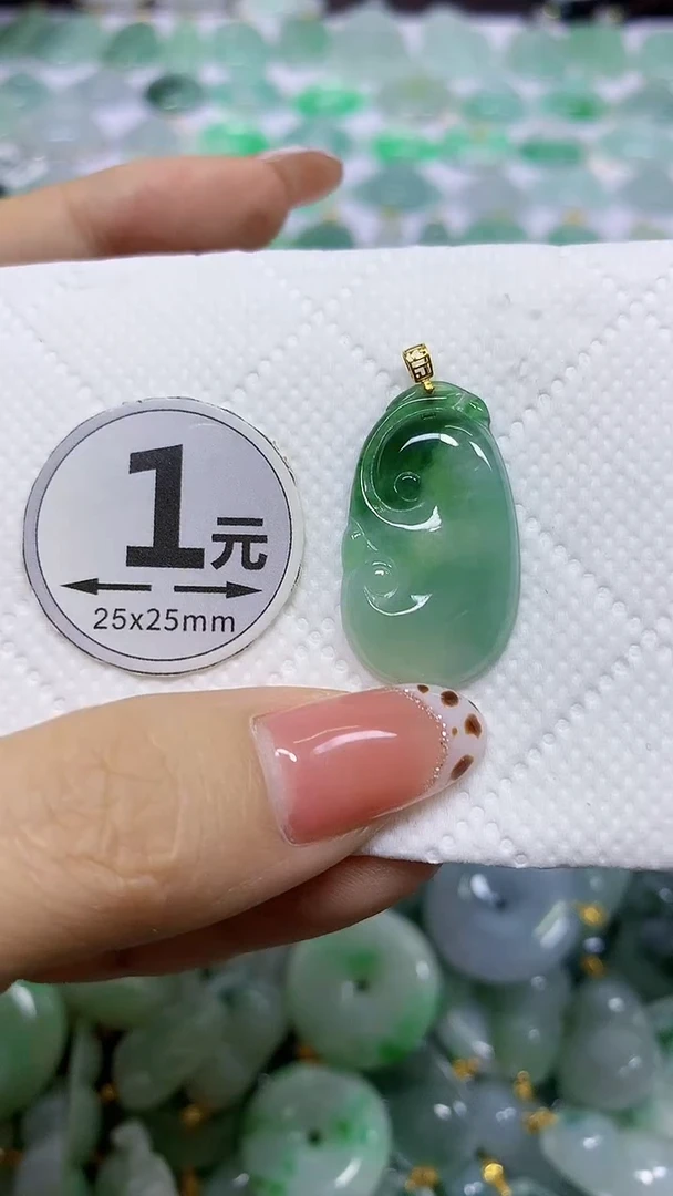 颈饰18K金镶嵌翡翠天然翡翠A货
