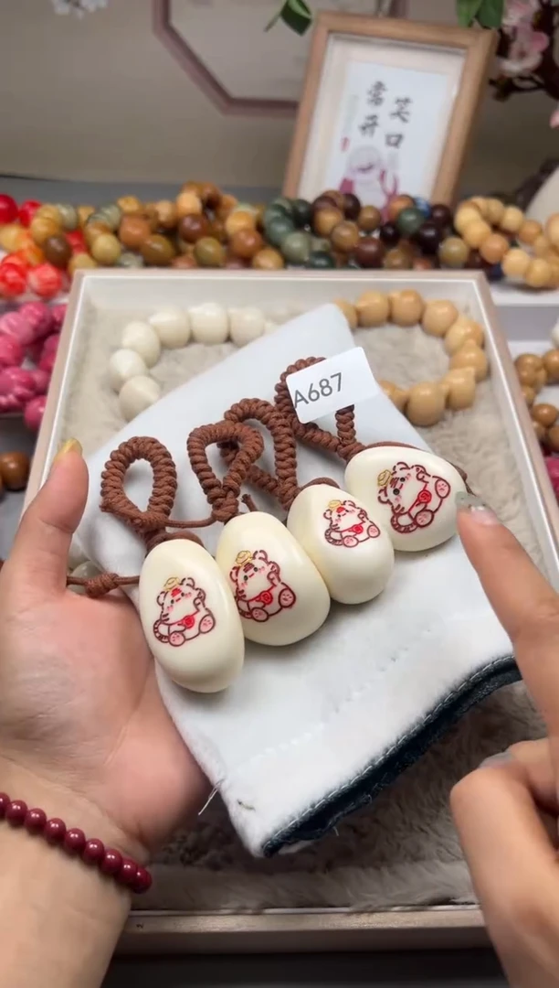 吊坠菩提根/象牙果A684  30-40mm 手把件一个