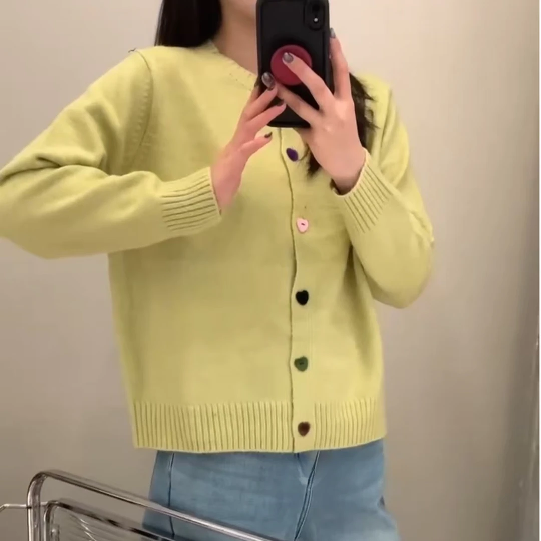 【 雨•美 推荐 】7952韩版百搭爱心扣开衫毛衣