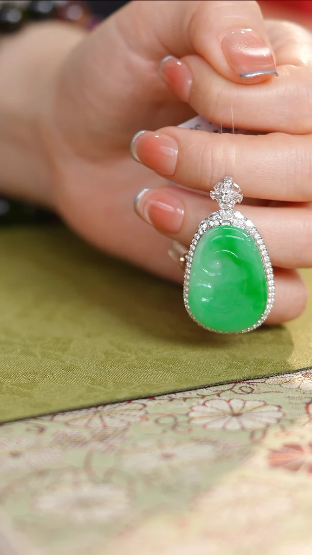 吊坠(不含链)18K金镶嵌翡翠如意吊坠