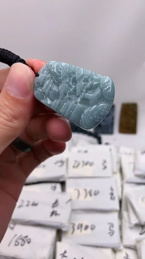 颈饰未镶嵌翡翠山水牌