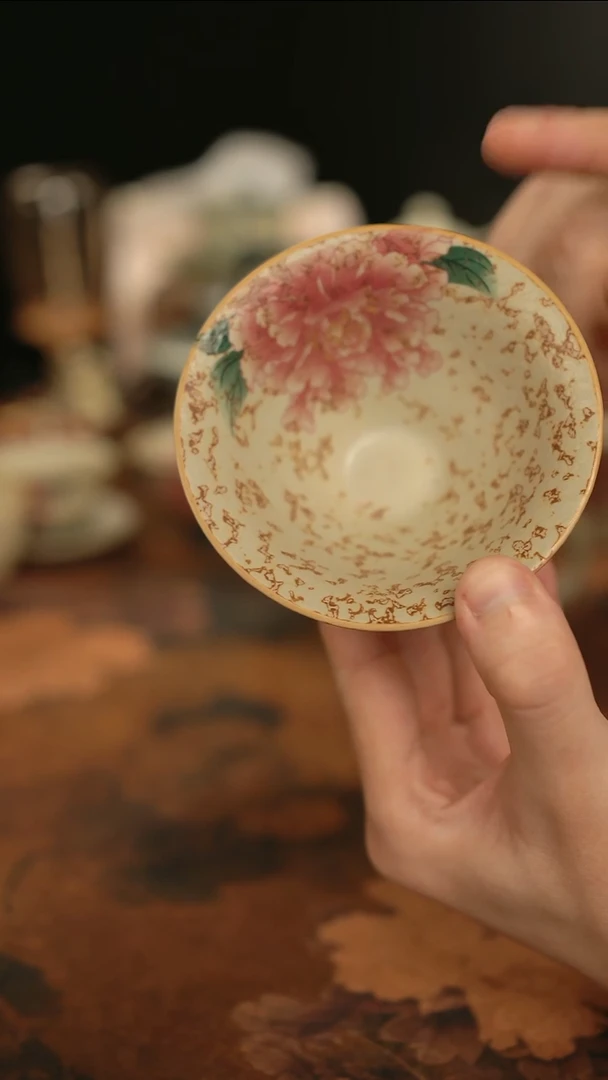 摩吉陶陶闪拍链接 牡丹花焦糖釉斗笠主人杯