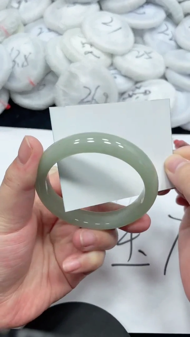 石英质玉手镯未镶嵌46