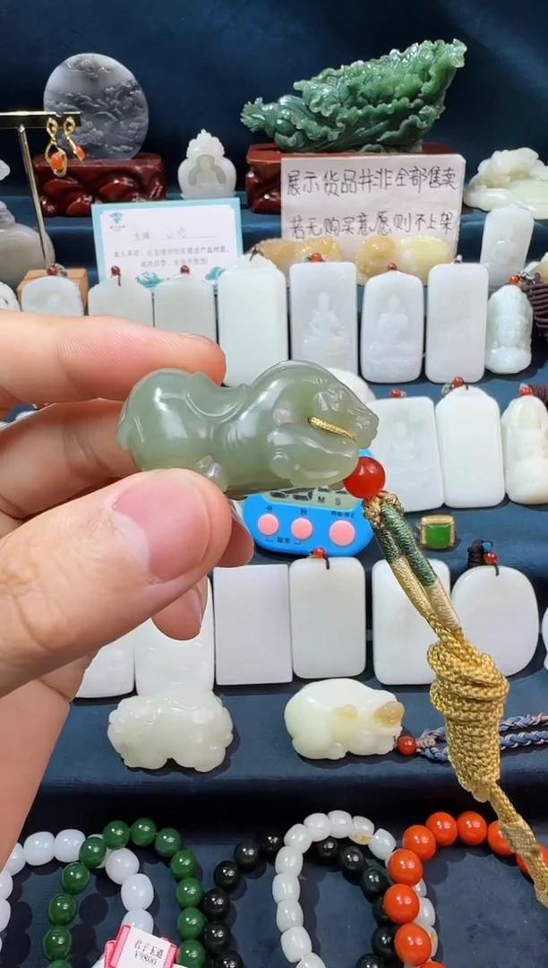 颈饰未镶嵌和田玉飞*吊坠