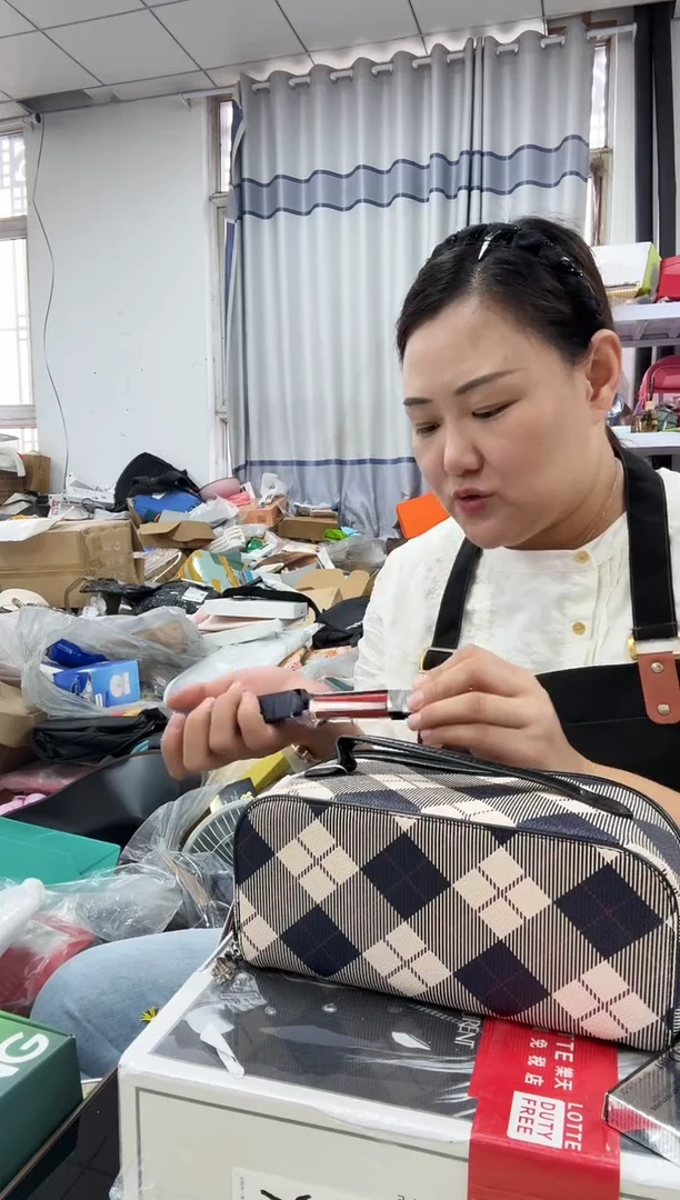 牦牛剖层皮革琪老板女包6号店超好看发图片款唇釉